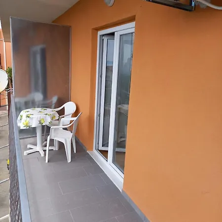 Zrno アパート マカルスカ